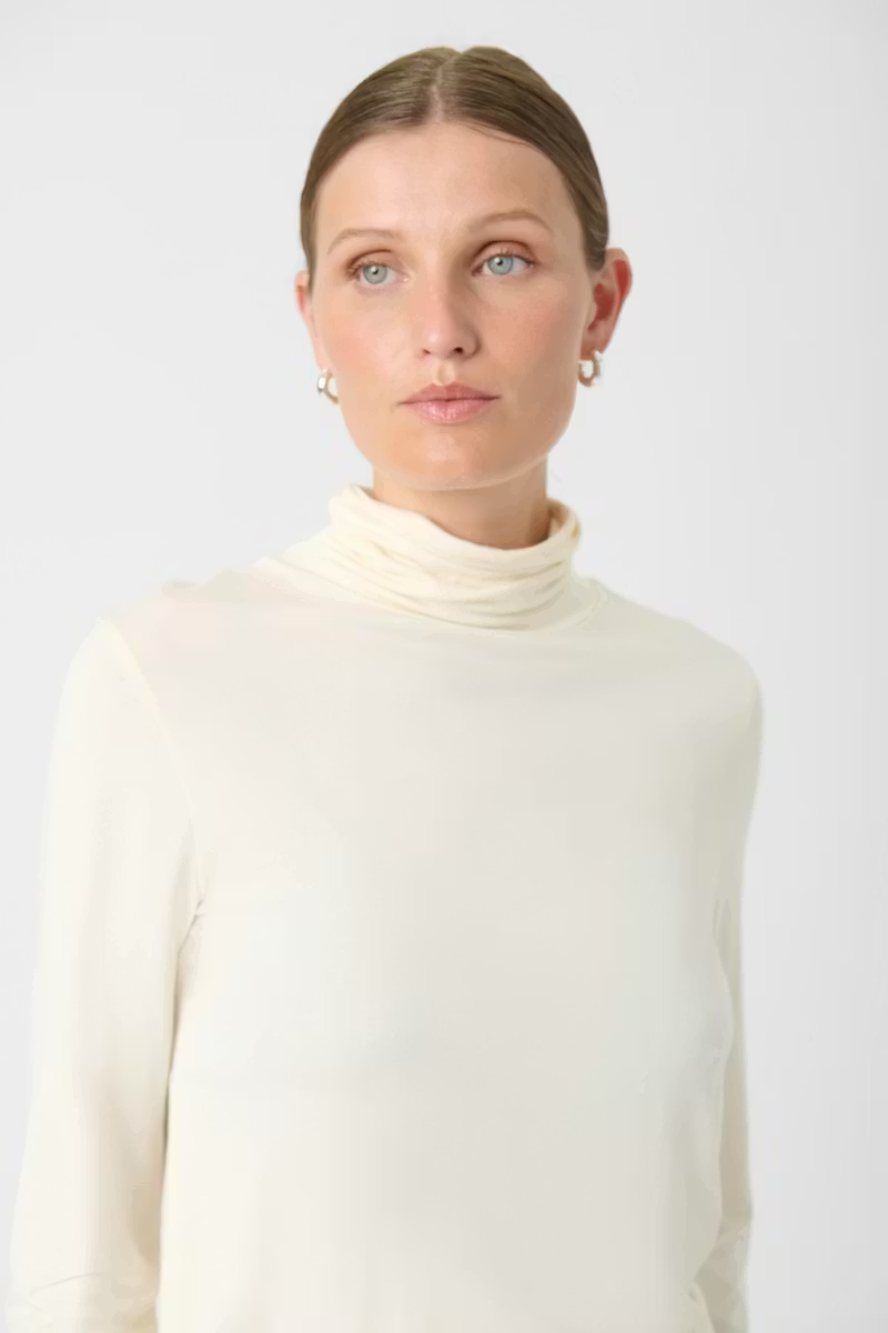 Hanadi Rollneck, whisper white