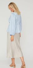 Load image into Gallery viewer, Carry sateen skirt, light sand