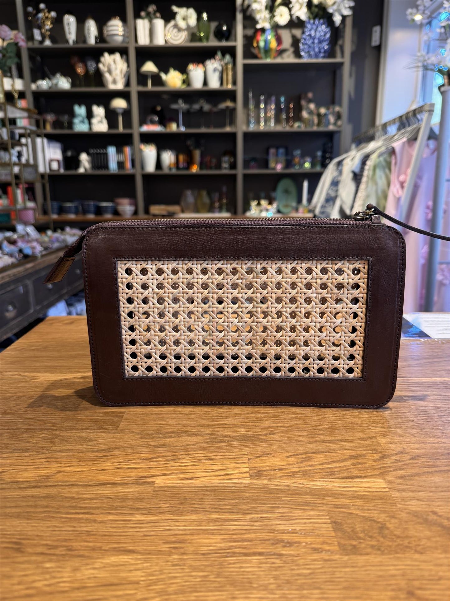 Liten Clutch m/glidelås, mørk brun