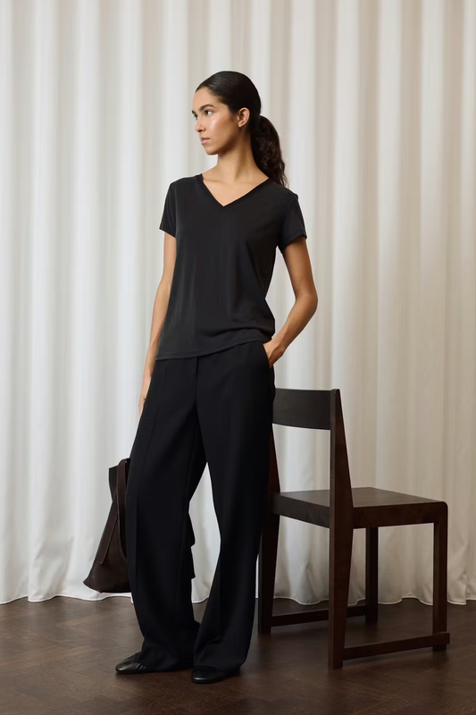 Columbine V-Neck, black