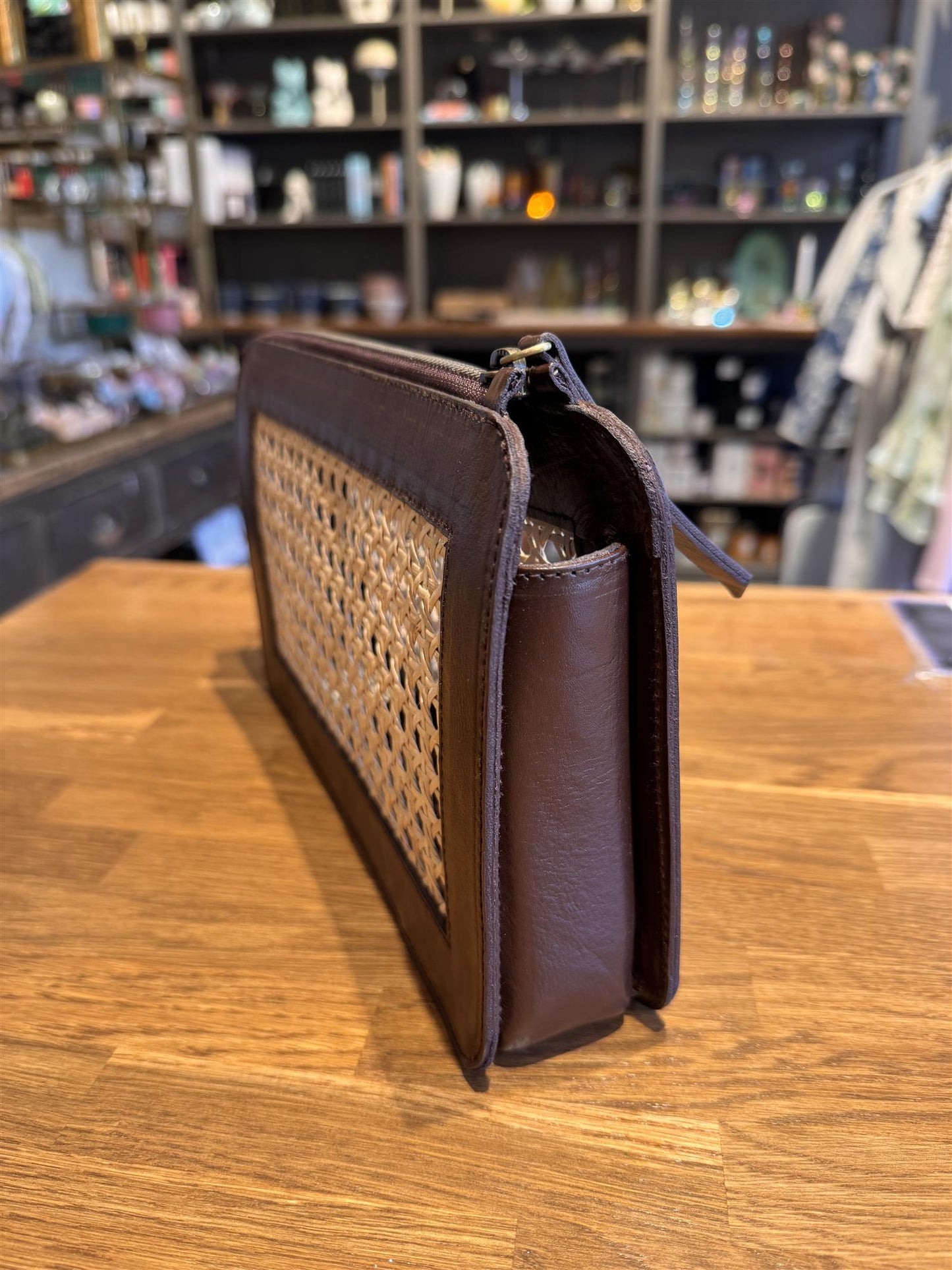 Liten Clutch m/glidelås, mørk brun