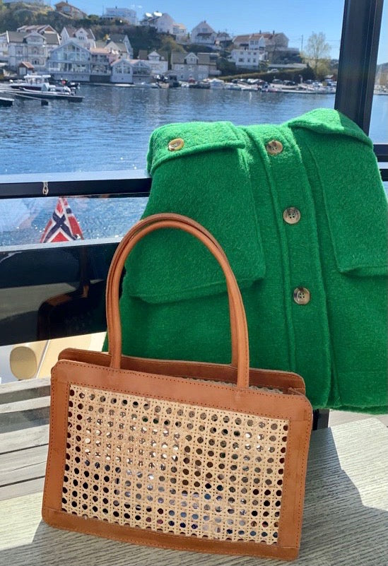Veske med skinnhank og glidelås, cognac, 30x21 cm.