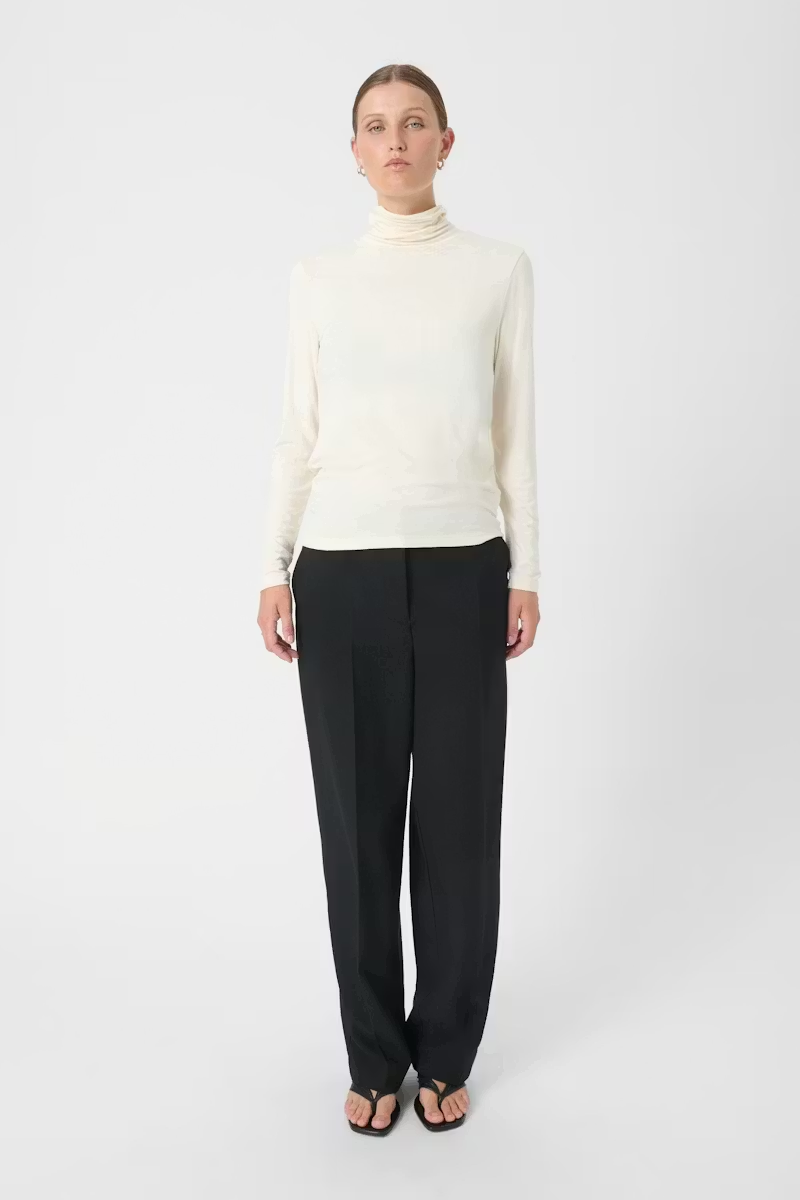 Hanadi Rollneck, whisper white