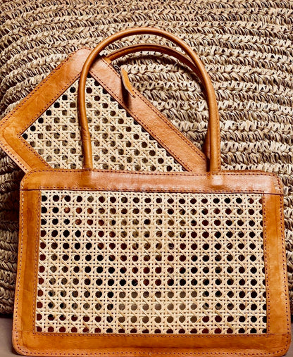 Veske med skinnhank og glidelås, cognac, 30x21 cm.