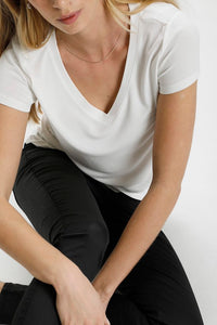 Columbine V-neck, broken white