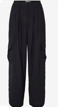 Load image into Gallery viewer, Shirley Cargo Pants, black