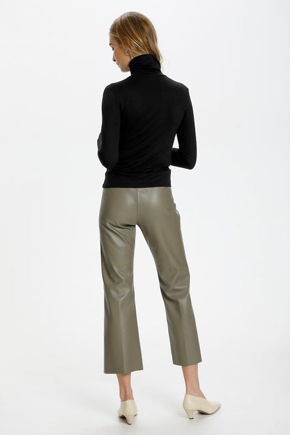 Hanadi Rollneck, black