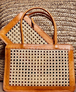 Veske med skinnhank, cognac, 30x21 cm.